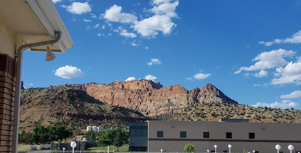 Zion's Most Wanted Hotel - photo 42