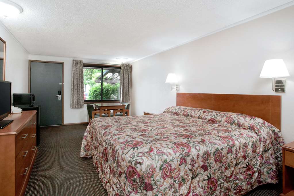 Knights Inn Pittston - photo 13