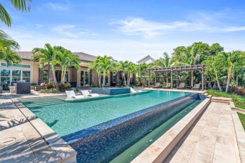 The Grand Mariner Estate. A Waterfront Retreat. in Stuart, United States