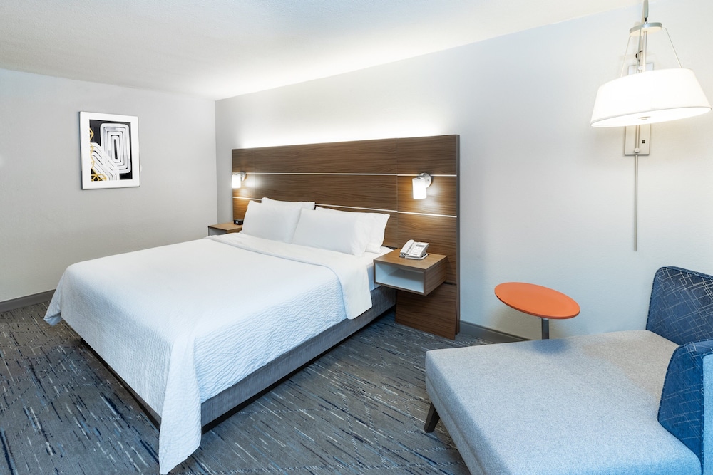 HI Express El Paso Downtown by IHG - photo 14