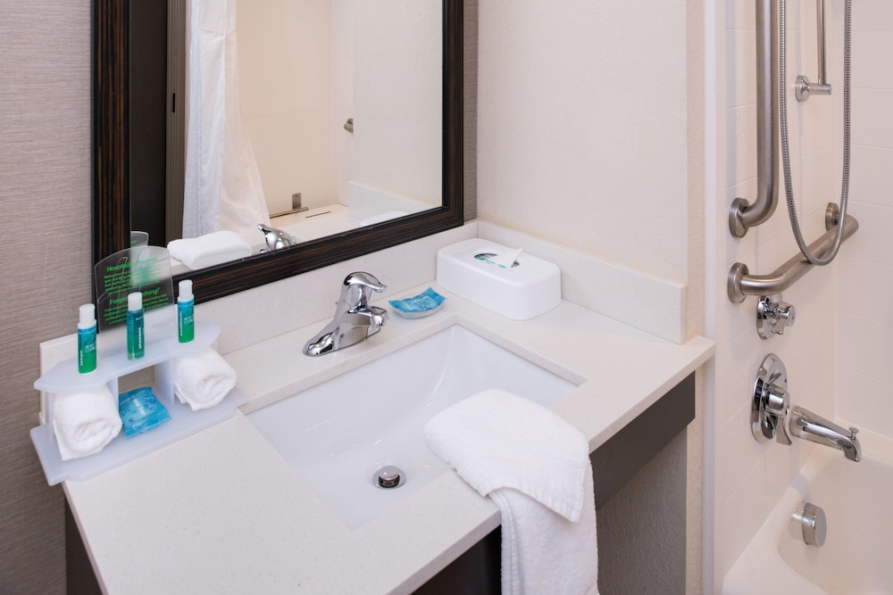 Holiday Inn Express Hotel & Suites Monroe - photo 4