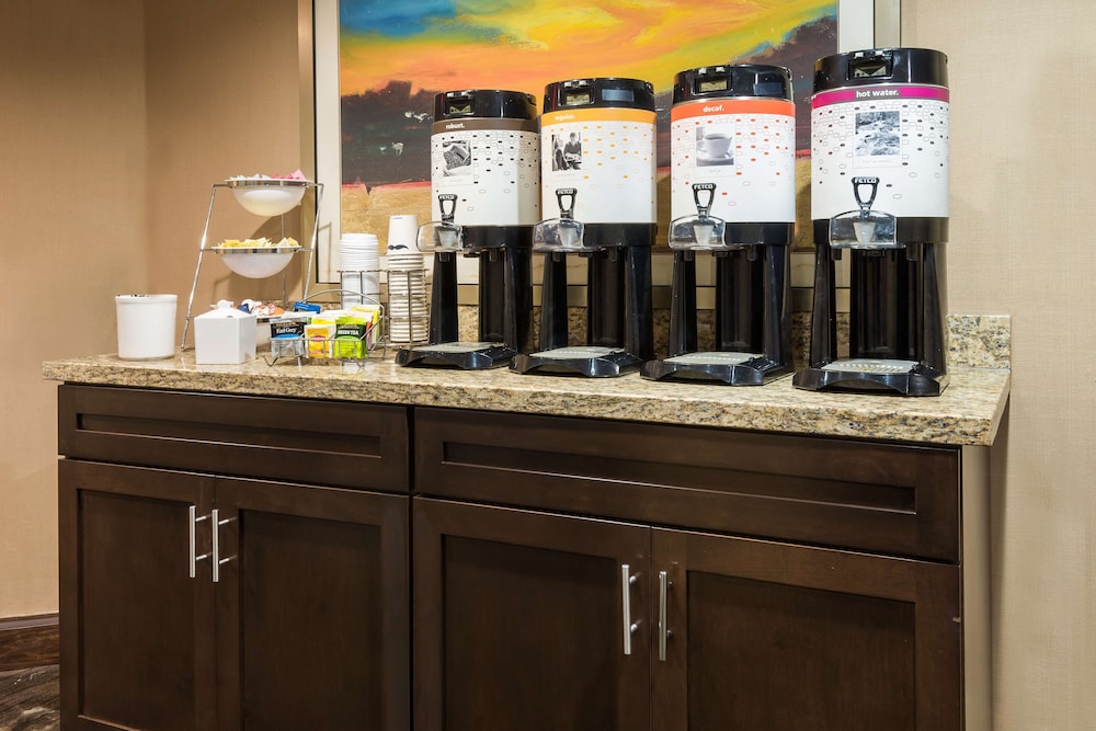Hampton Inn White Plains Tarrytown - photo 26