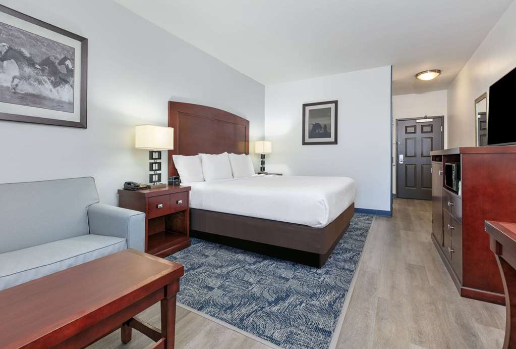 La Quinta Inn & Suites by Wyndham Fort Worth NE Mall - photo 18