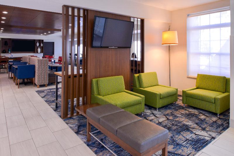Holiday Inn Express Hotel & Suites Southfield Detroit - photo 4