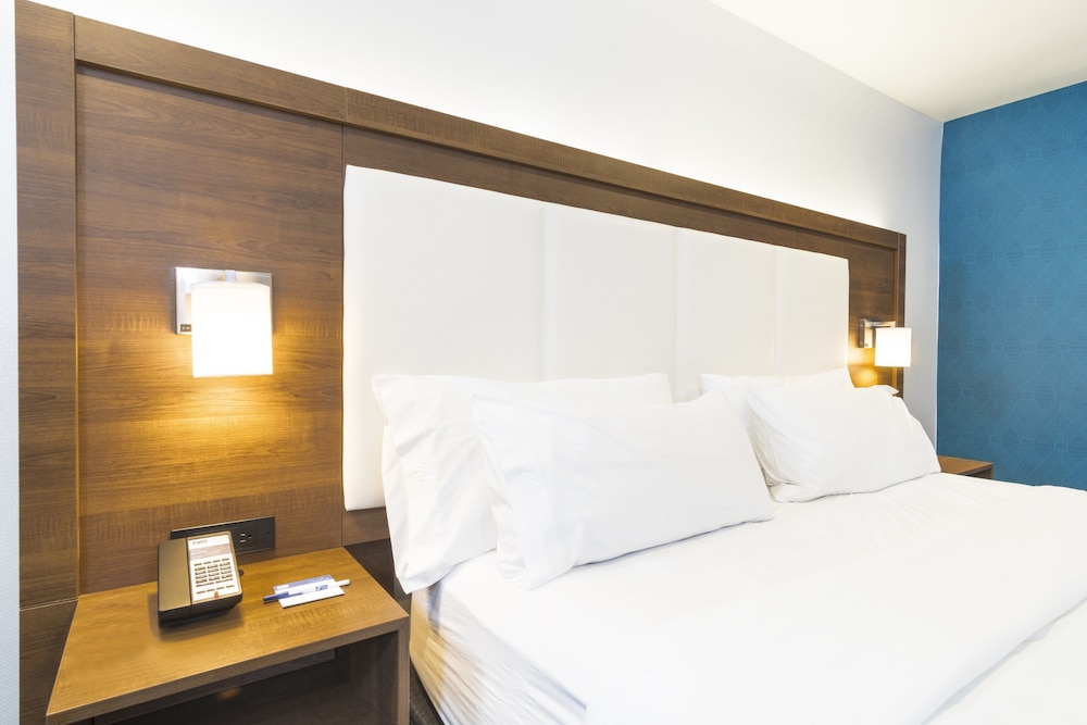 Holiday Inn Express Hotel & Suites Hollywood Walk of Fame by IHG - photo 23