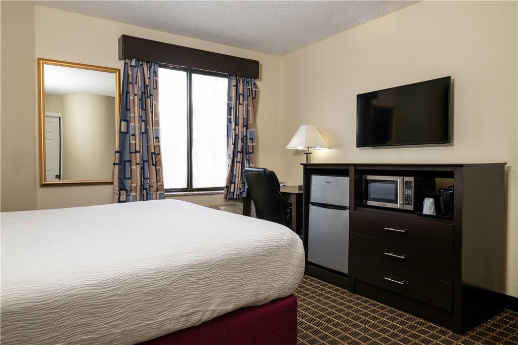 Baymont Inn & Suites by Wyndham Mukwonago - photo 28