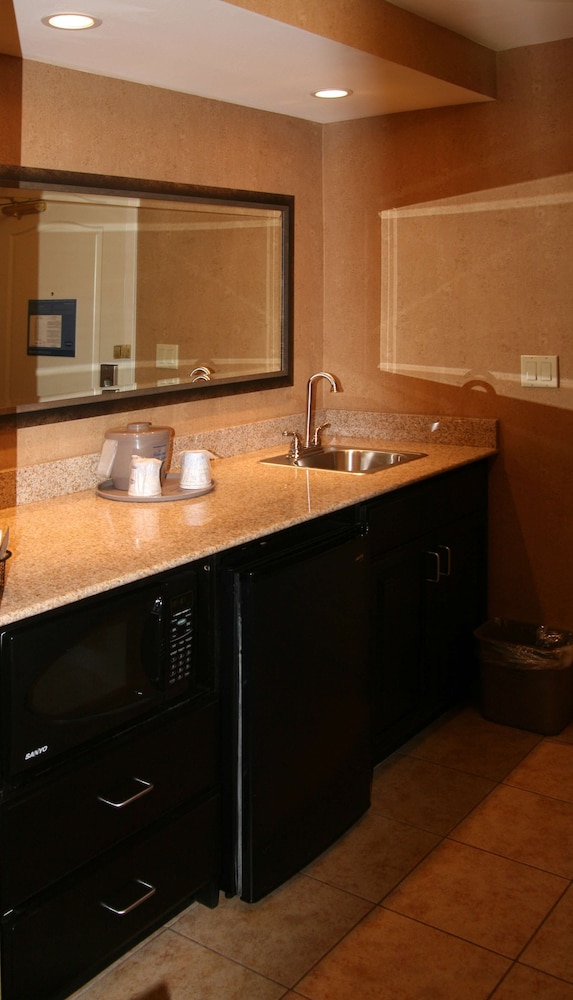 Hampton Inn & Suites Barstow - photo 35