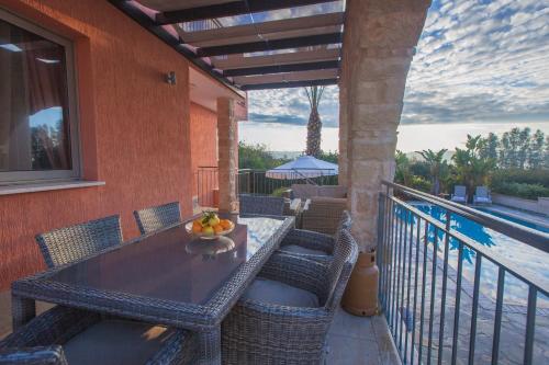 Villa Saraliana Sandy Beach Villas Heated Pool Jacuzzi Private Beach Area