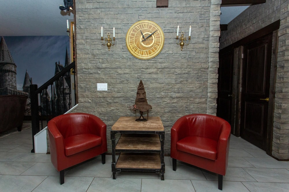 Magical Muggle Mansion Pool & Spa Sleeps 23 - photo 32