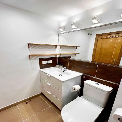 Maite Apartment Coastal Refuge next to the beach — 4-Star Luxury Hotel in Estepona, Spain