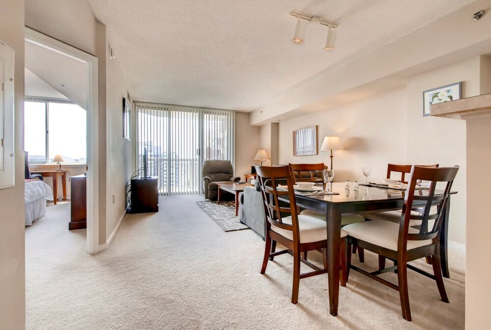 Meridian at Pentagon City by Global Luxury Suites - photo 3