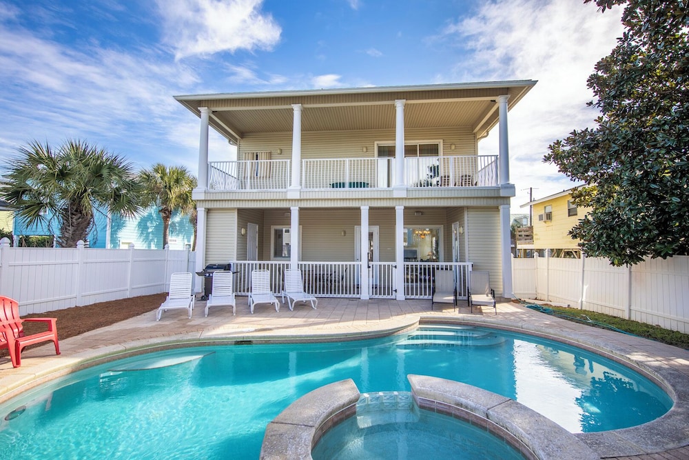 Sandy Retreat by Southern Vacation Rentals — 4-Star Luxury Hotel in Destin, United States