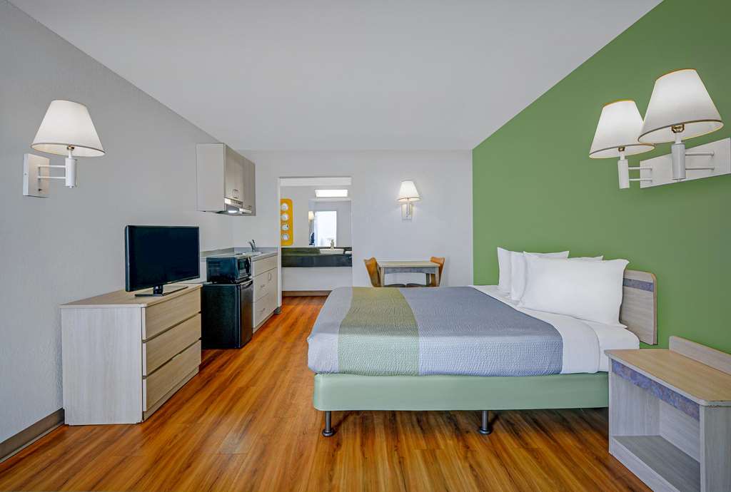 Motel 6 Tallahassee FL Downtown - photo 11