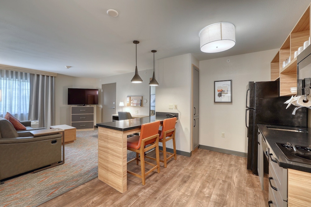 Candlewood Suites Milwaukee Airport by IHG - photo 10