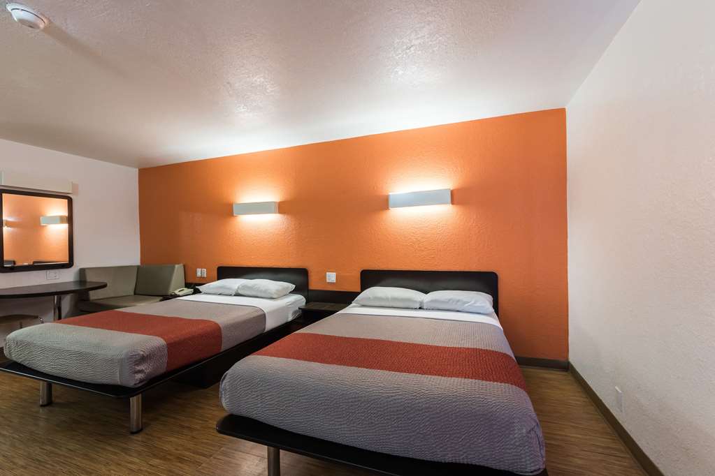 Motel 6 Uvalde TX - photo 11
