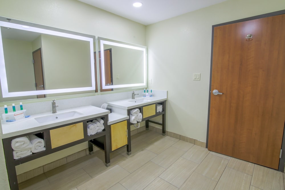 Holiday Inn Express & Suites Raymondville an IHG Hotel - photo 3