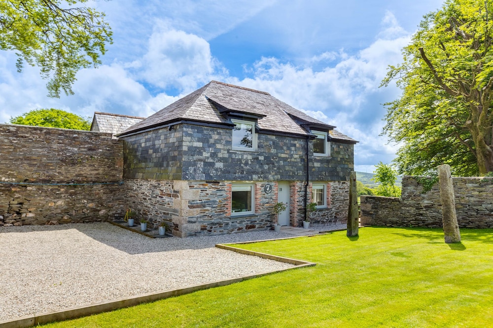 Goose Cottage within the Helland Barton Farm collection — 4-Star Luxury Hotel in Delabole, United Kingdom