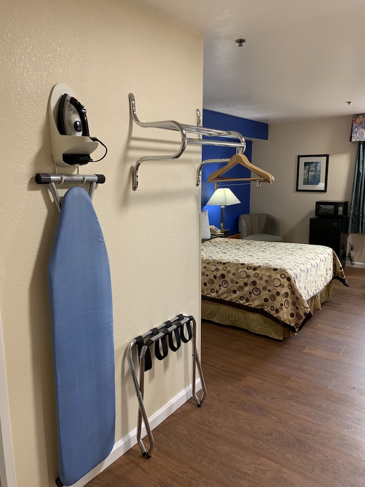 California Inn and Suites Bakersfield - photo 41