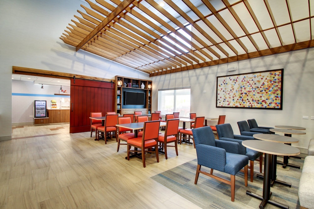 Holiday Inn Express & Suites Aurora Naperville by IHG - photo 42