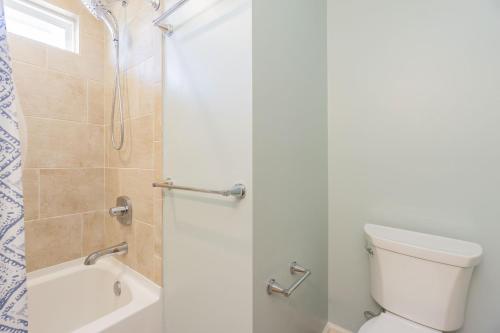 Yorkshire by Oak Island Accommodations - photo 23