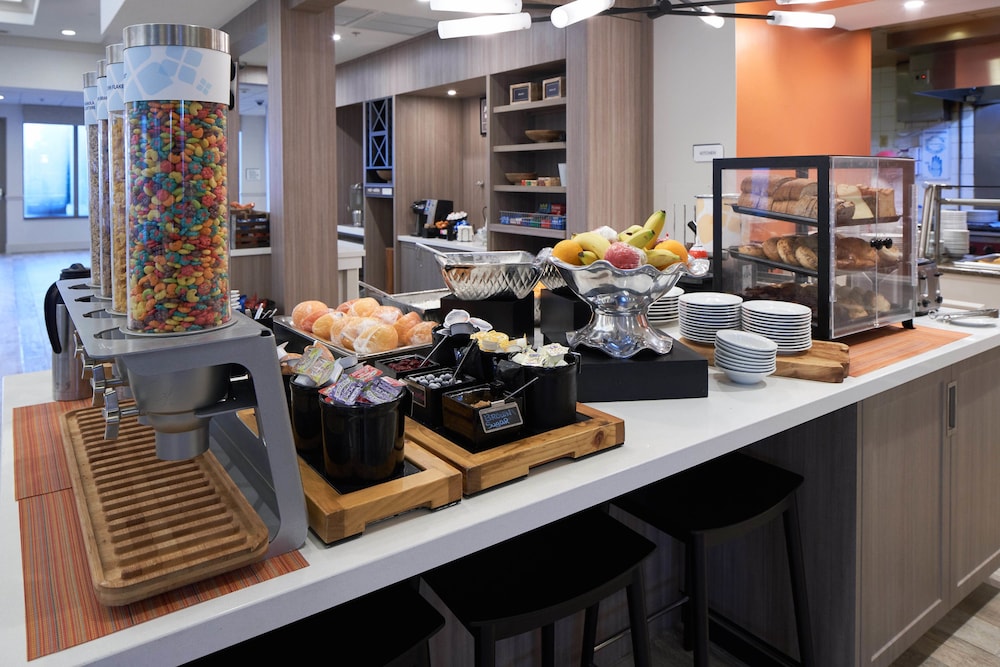 Hilton Garden Inn Evansville - photo 52