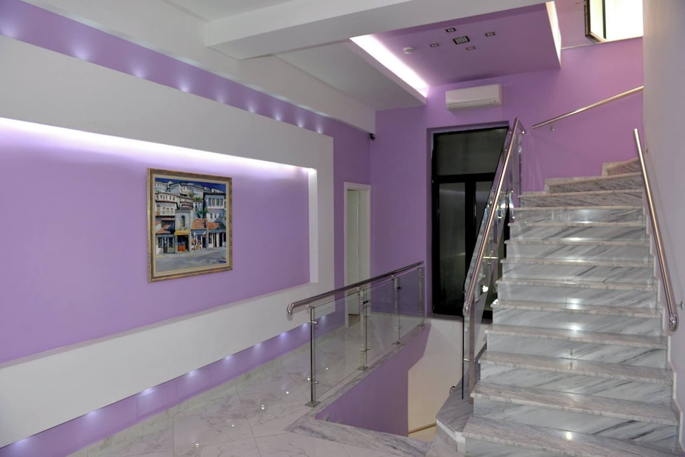 Hotel White City - carbon neutral hotel in Berat