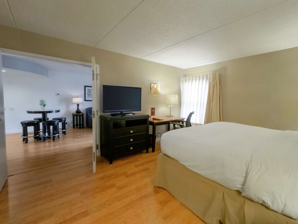 DoubleTree by Hilton Hotel Buffalo Amherst - photo 13