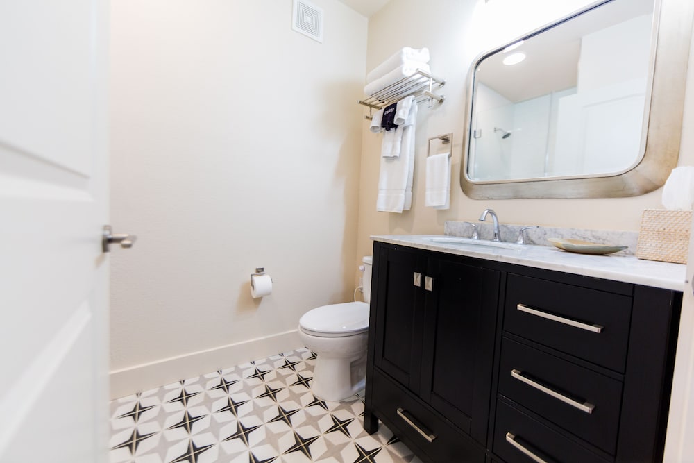 Bishop Arts Hotel by Qresorts. - photo 60