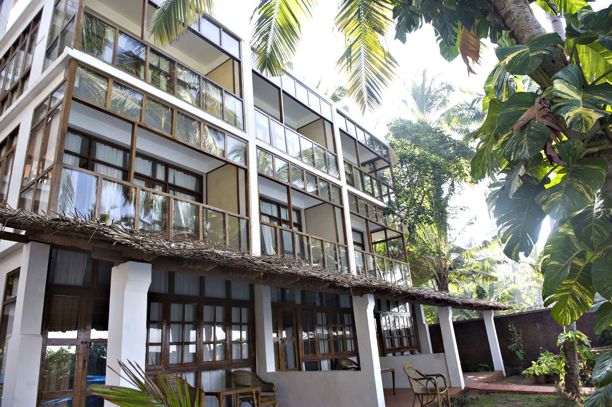 The Eco The Poolside Beach Retreat