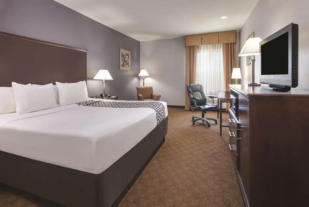 La Quinta Inn & Suites by Wyndham Corsicana - photo 9