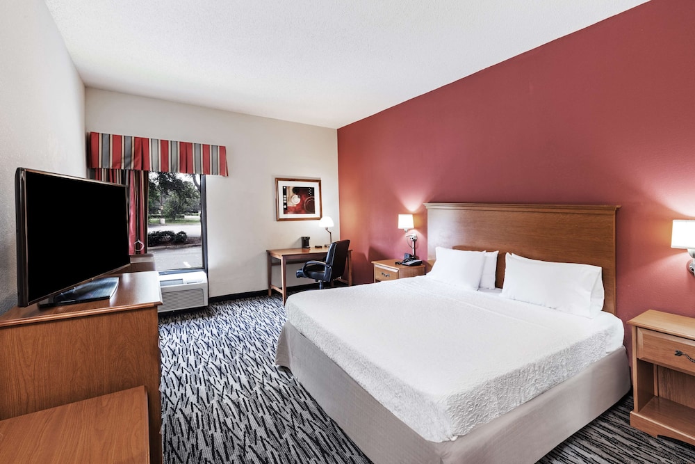 Hampton Inn Aiken - photo 7