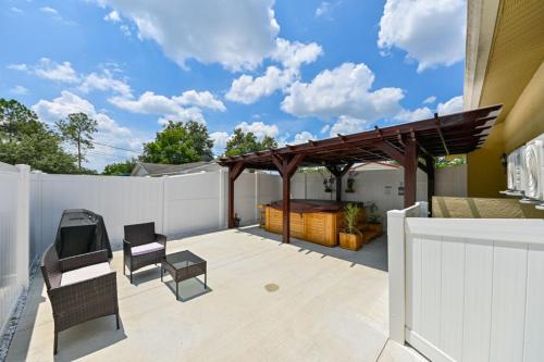 Paradise in Brandon with luxurious 6 person Spa — 4-Star Luxury Hotel in Brandon, United States