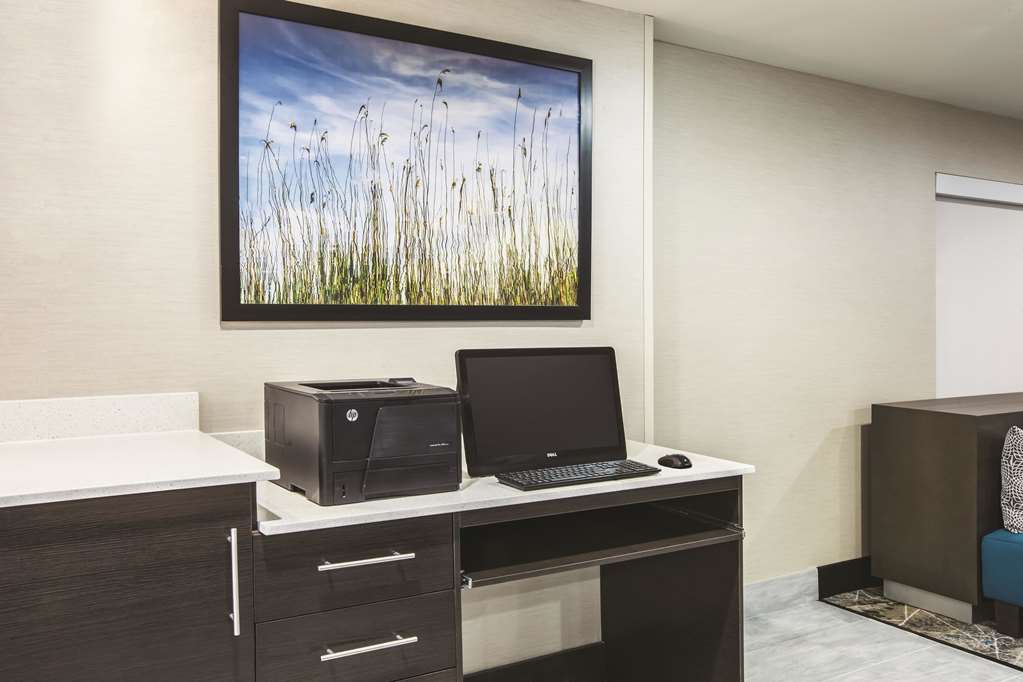 La Quinta Inn & Suites by Wyndham Walker Denham Springs - photo 35