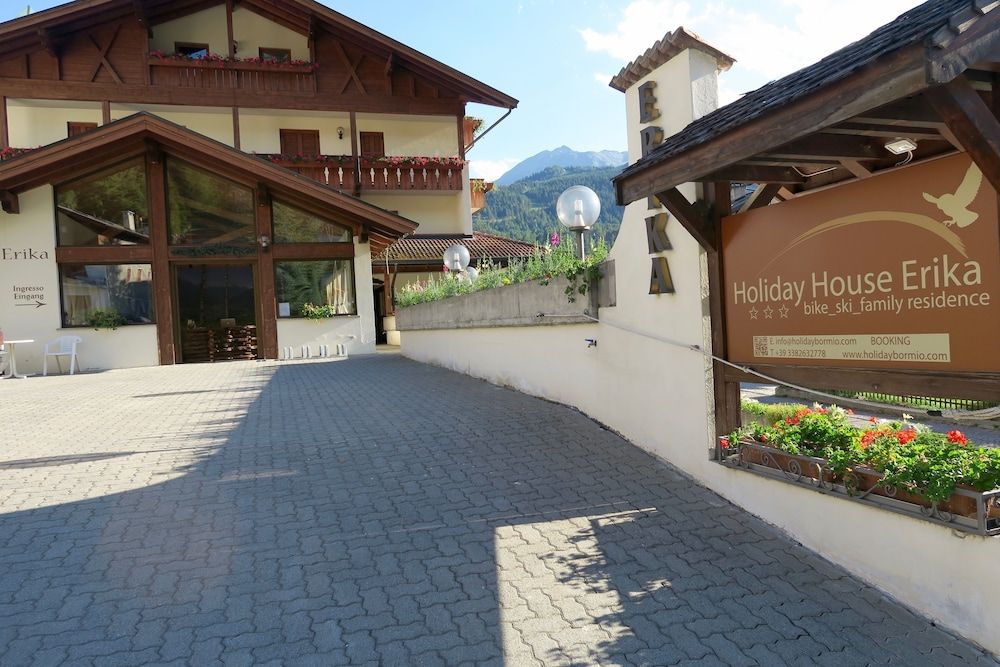 Holiday House Erika — 4-Star Luxury Hotel in Bormio, Italy