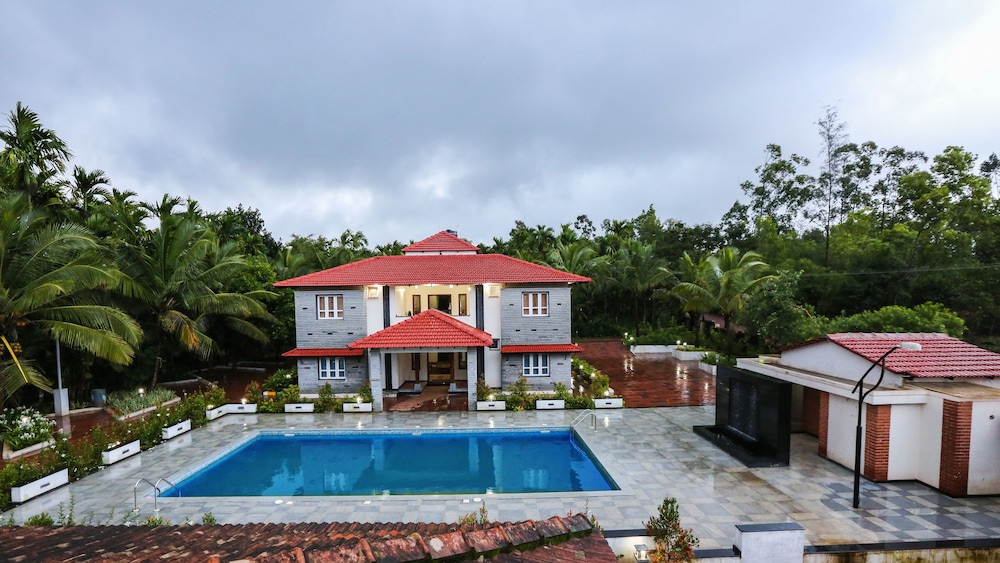 Matthuga - carbon neutral hotel in Siddapur