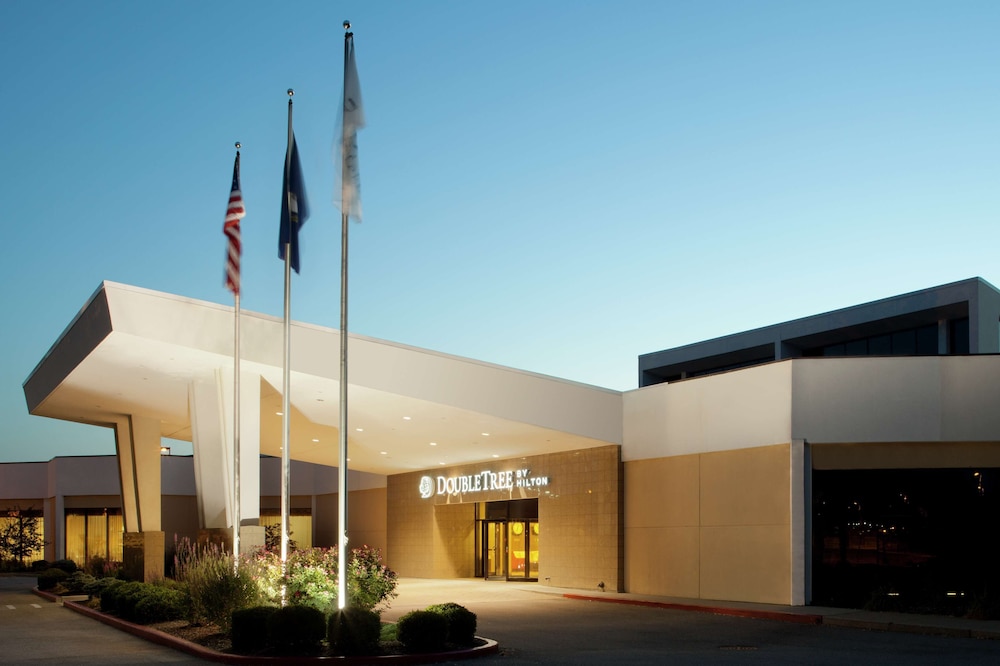 DoubleTree by Hilton Cincinnati Airport — 4-Star Luxury Hotel in Florence, United States