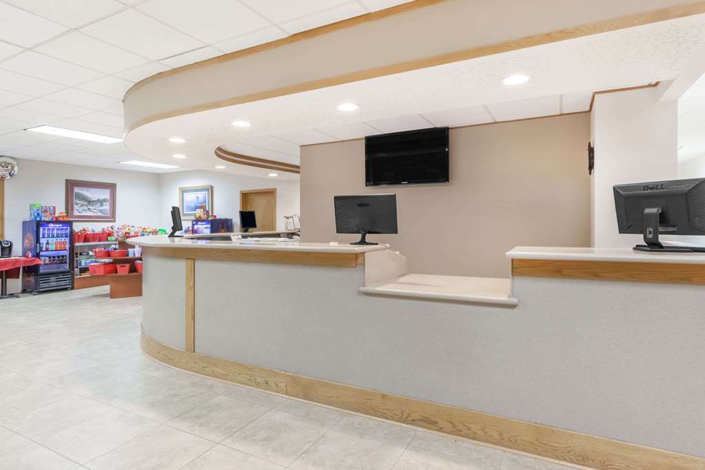 Ramada Hotel & Conference Center by Wyndham Grayling - photo 2