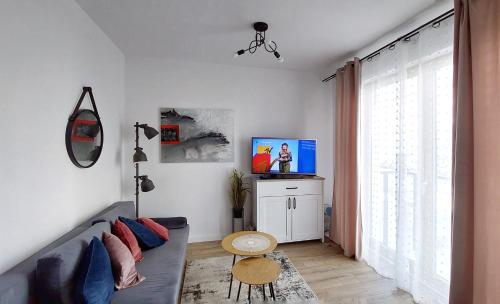 M&R Apartament Airport&Business Wynalazek fast WI Fi underground garage self check in Netflix 6 min from Chopin Airport — 4-Star Luxury Hotel in Warsaw, Poland