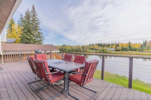 The Chena River House South Suite — 4-Star Luxury Hotel in Fairbanks, United States
