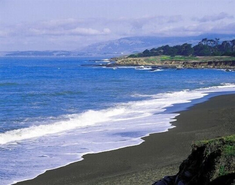 Cambria Landing Inn & Suites - photo 42