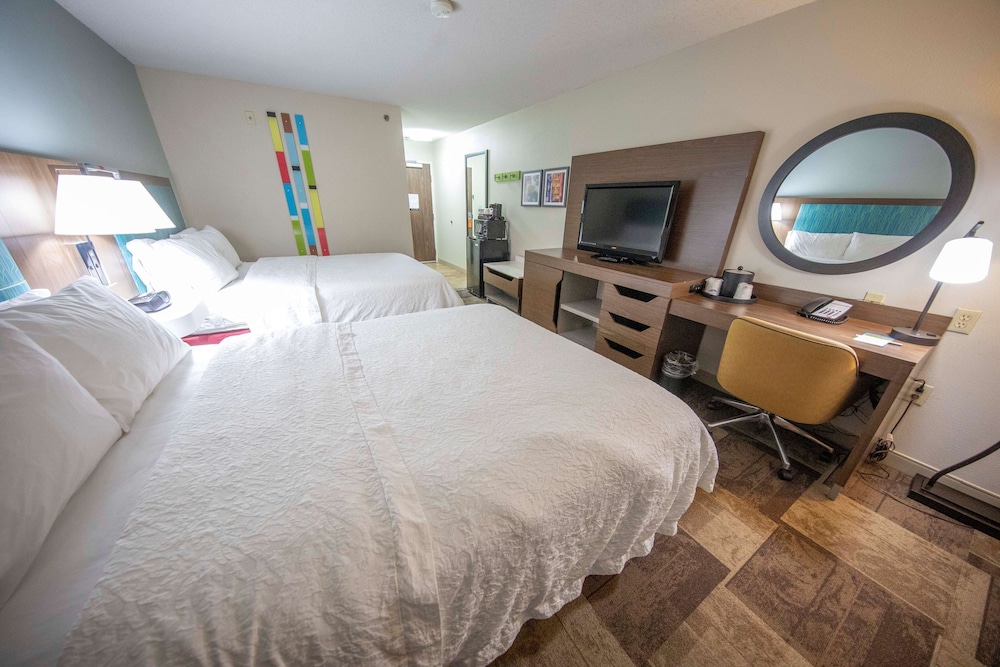 Hampton Inn Hutchinson - photo 22