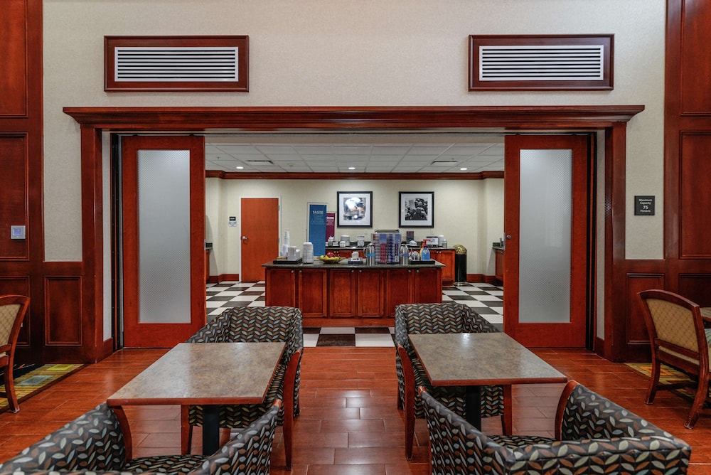 Hampton Inn & Suites Detroit Chesterfield Township - photo 45