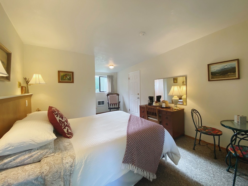 Emerald Valley Inn - photo 12