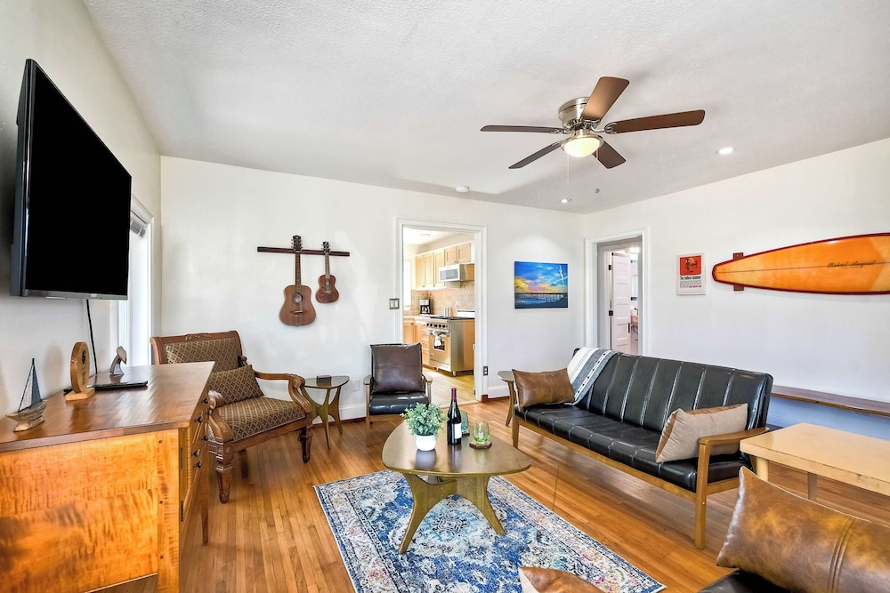 Vintage Beach Bungalow For 6 — 4-Star Luxury Hotel in Oceanside, United States