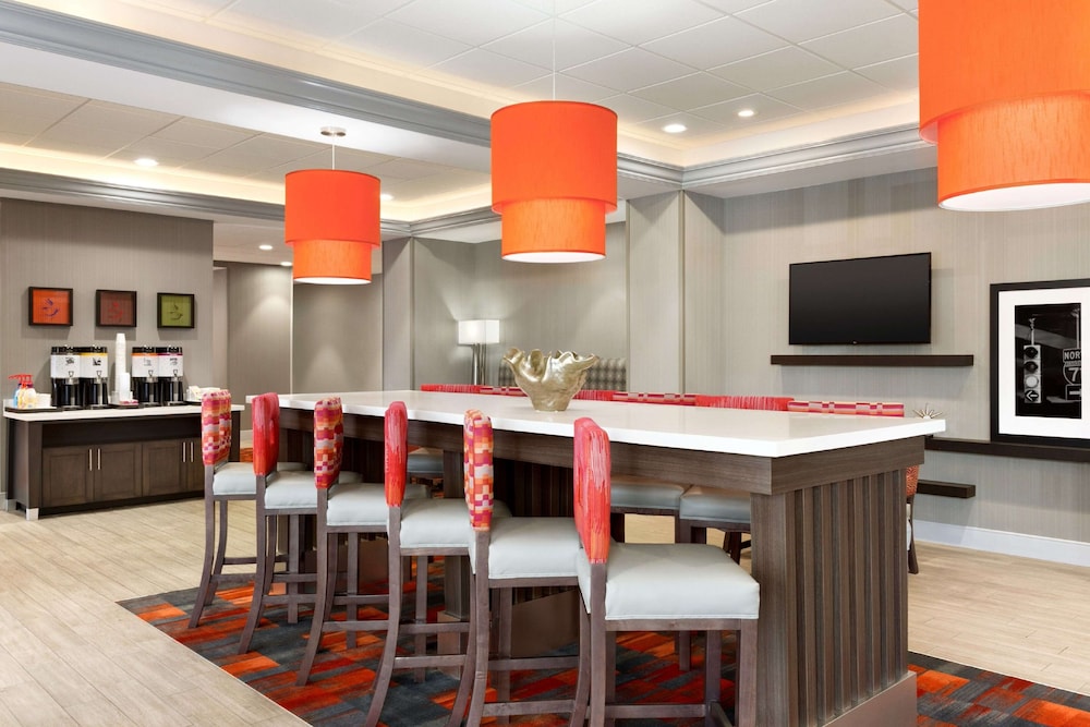 Hampton Inn North Olmsted Cleveland Airport - photo 17