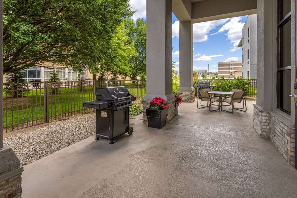 La Quinta Inn & Suites by Wyndham Kokomo - photo 10
