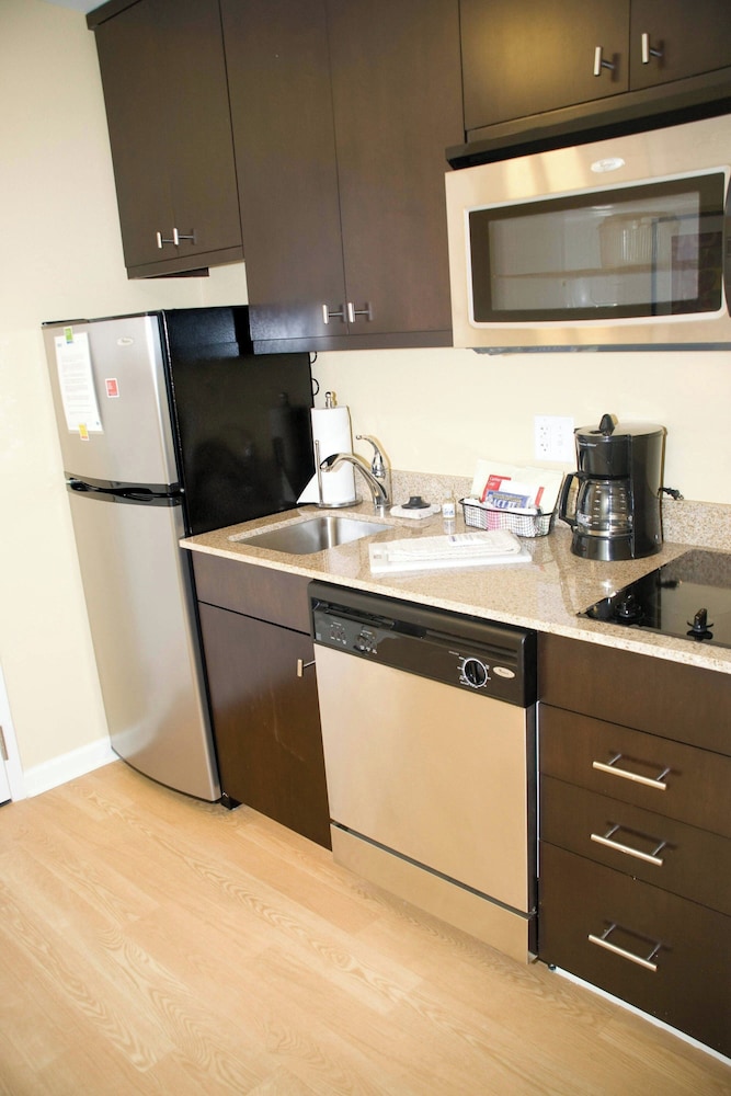 TownePlace Suites Fayetteville Cross Creek - photo 15