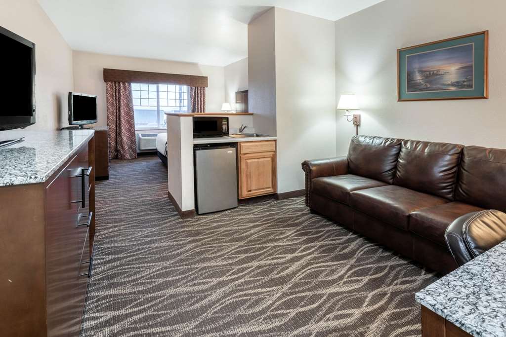 La Quinta Inn & Suites by Wyndham Belgrade Bozeman Airport - photo 19