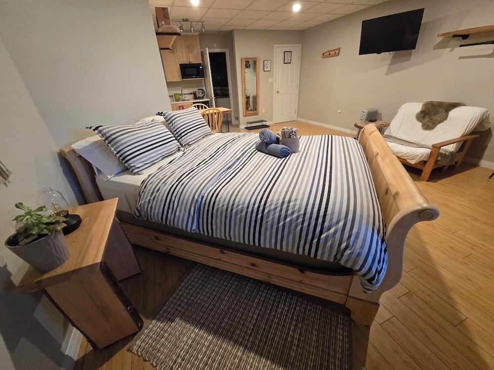 Madeira Park Oceanview Suites — Sechelt — photo 4