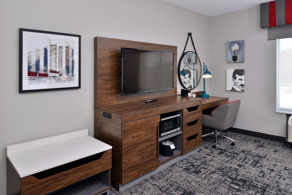 Hampton Inn & Suites Greensboro Downtown - photo 10